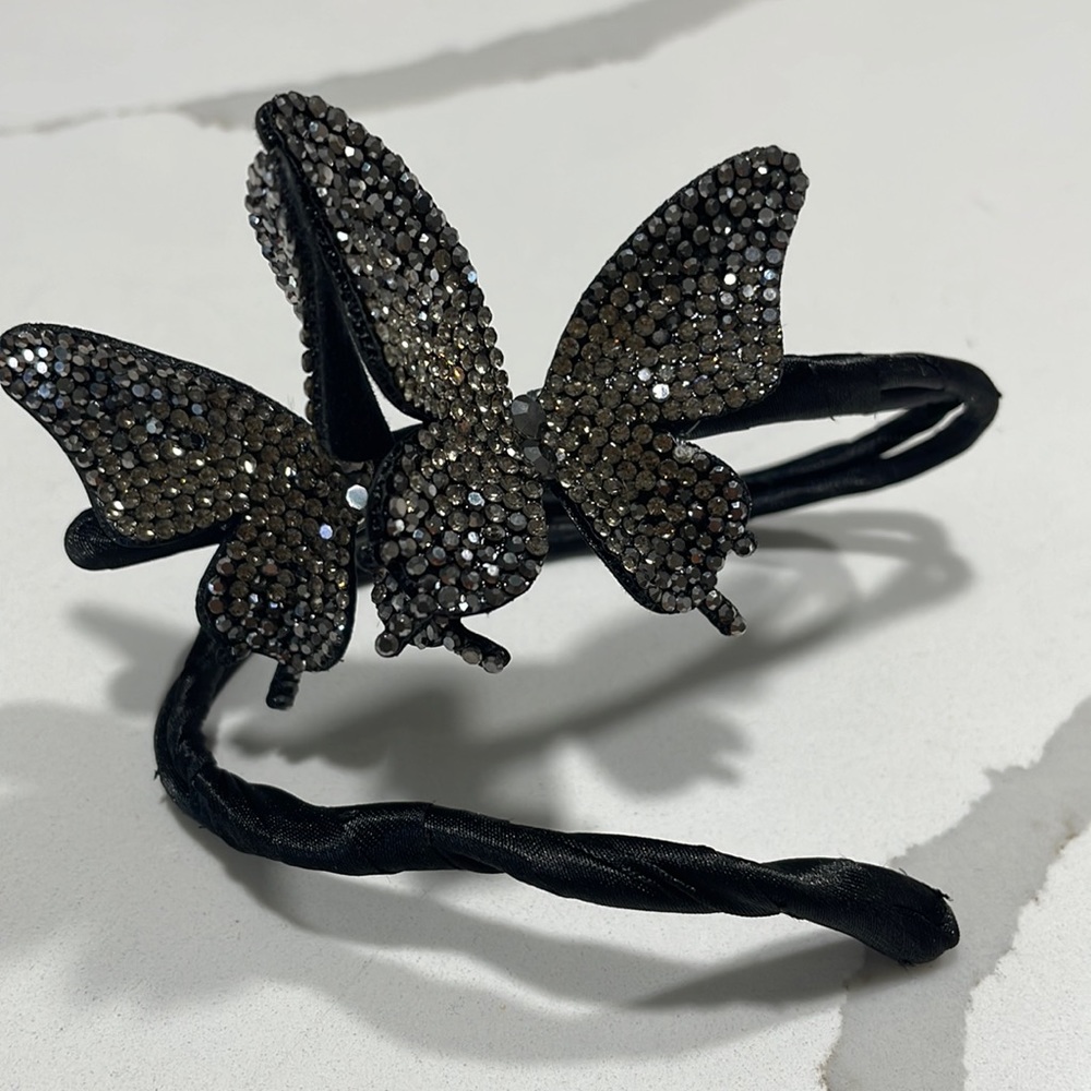 Butterfly hair clip